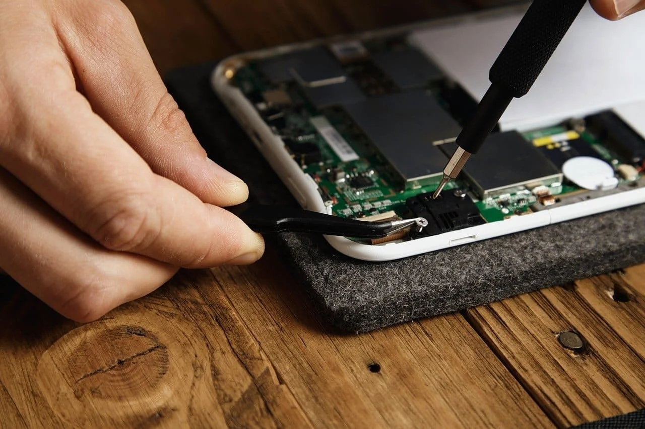 Soporte técnico integral: optimiza el rendimiento de tus equipos en España